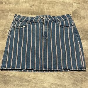 Pacsun Jean skirt size 28- medium wash with red and white stripes